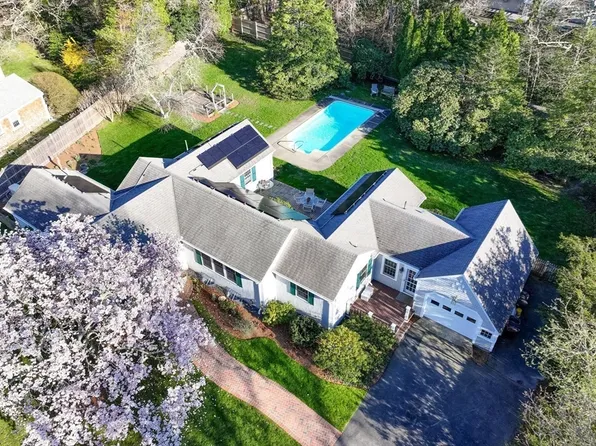 163 Pond View Dr, Barnstable, MA 02630