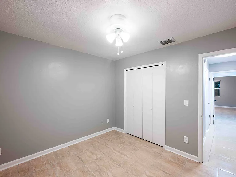 1623 Twin Oak Dr E — Photo 8