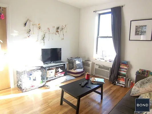 Rented by Bond New York | media 9