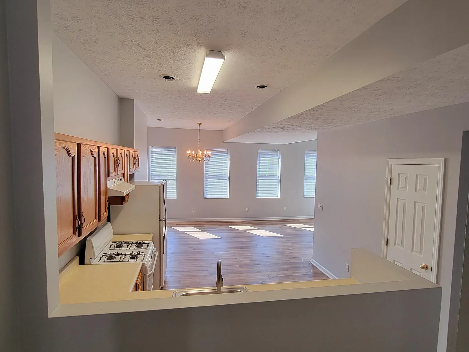 2 bed, 862 sqft, $1,410 — Photo 3