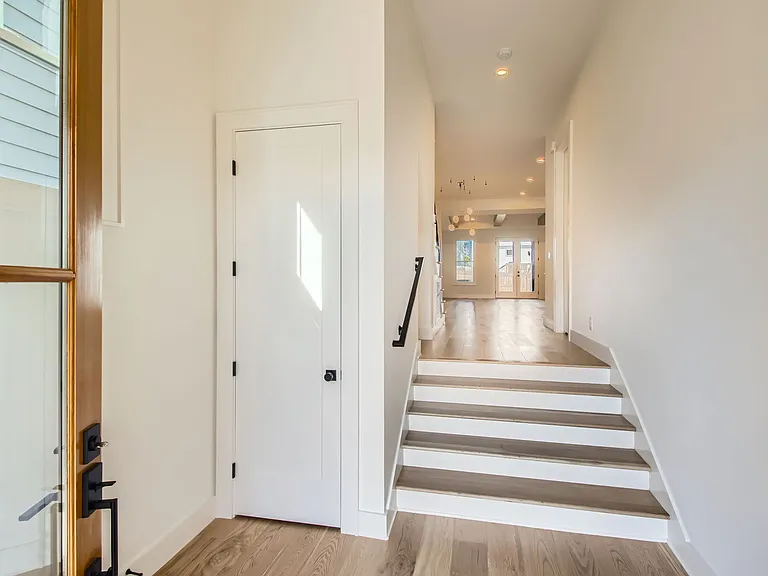 433B Croley Dr — Photo 4