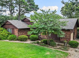 2 Metfield Dr, Bella Vista, AR 72714