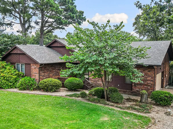 2 Metfield Dr, Bella Vista, AR 72714