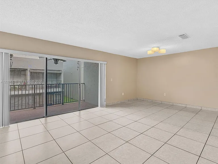 210 NW 87th Ave #L206 — Photo 16