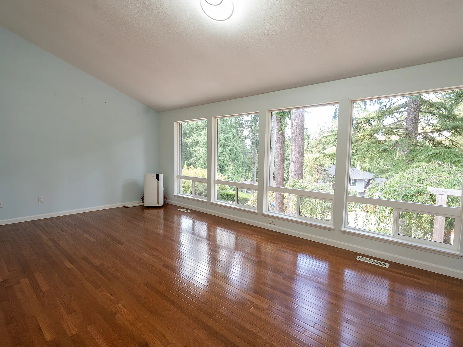 21719 NE 18th Way — Photo 3