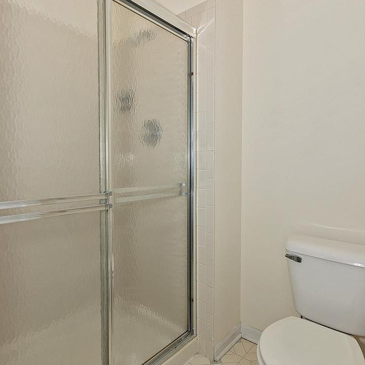 1st image of 275 Crestview Dr Unit D