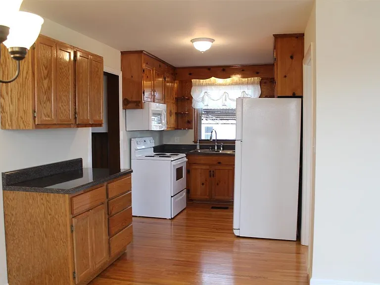 530 Annex Ave — Photo 5