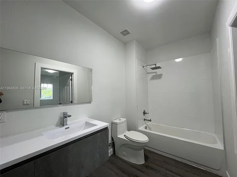 2311 NW 22nd Ave #405 — Photo 8