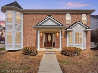 32320 Lespedeza Ave, Garden City, MI