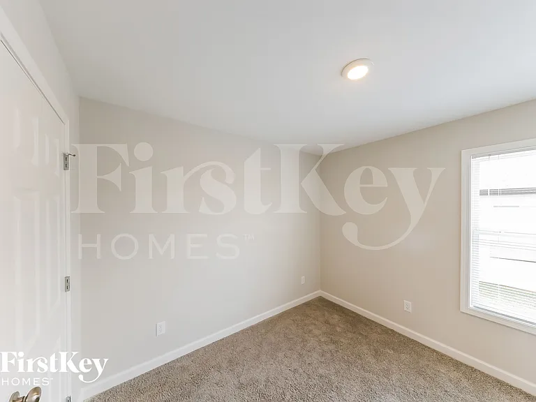 120 Castlebar Cir — Photo 9