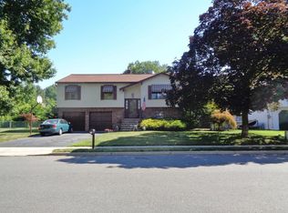 35 Winthrop Ln, Eatontown, NJ 07724