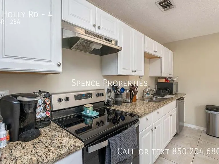 4 Holly Rd #4 — Photo 10