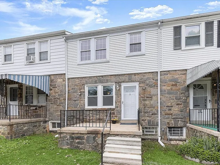 8 Enjay Ave — Photo 1