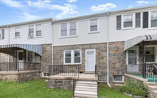 8 Enjay Ave Photo 1