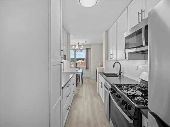 555 Kappock Street image 13 of 24