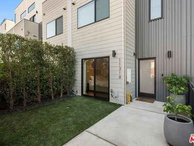 11318 Victory Blvd, North Hollywood, CA, 91606