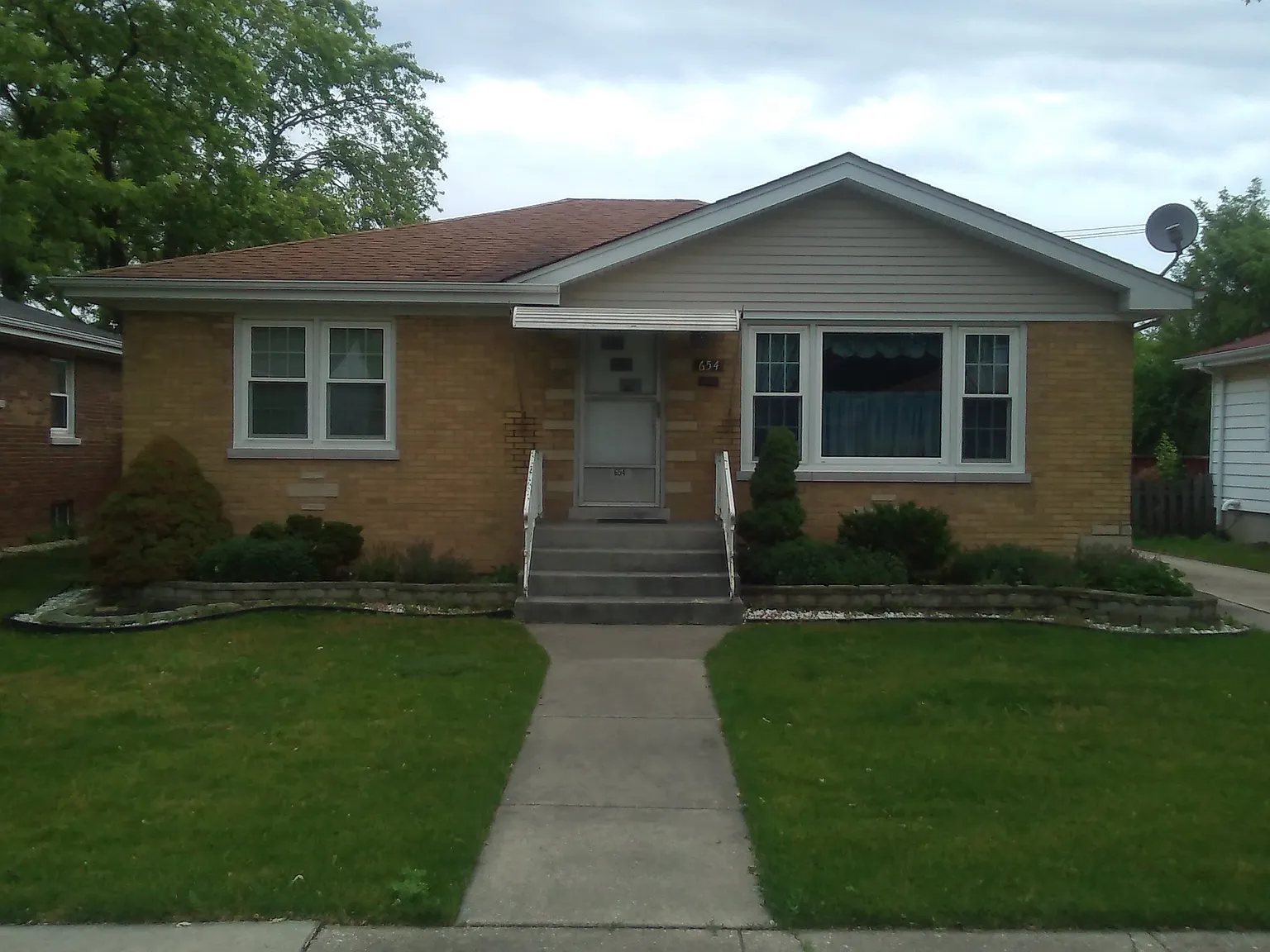 654 E 162nd Pl photo 1
