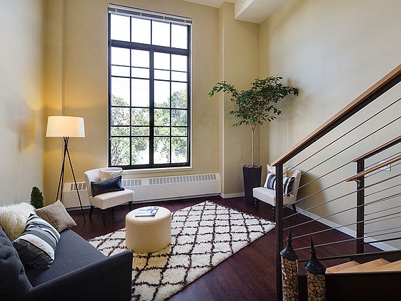 5th image of 430 Oak Grove St #2673193