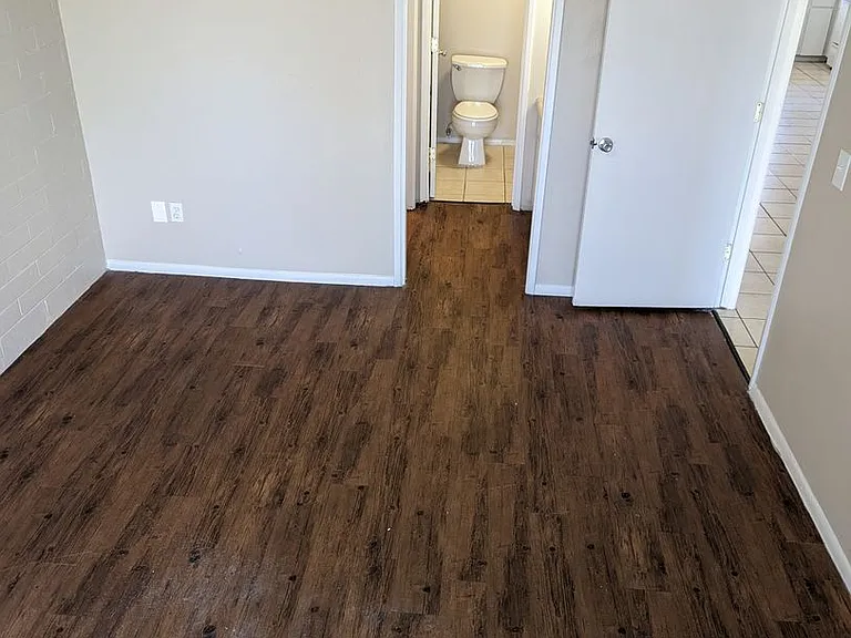 Villa Del Rey Apartment Homes — Photo 43