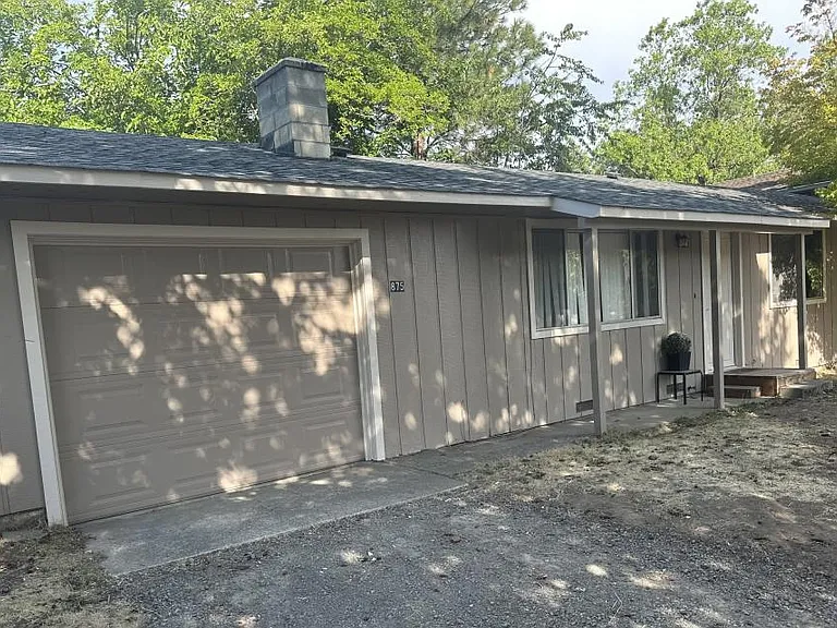 875 Park St — Photo 1
