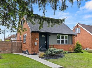 1091 Villaire Ave, Windsor, ON N8S 2J7