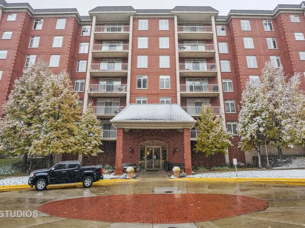 8400 Callie Ave #D-408, Morton Grove, IL 60053