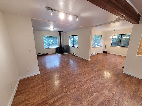 5th image of 43015 SE North Bend Way
