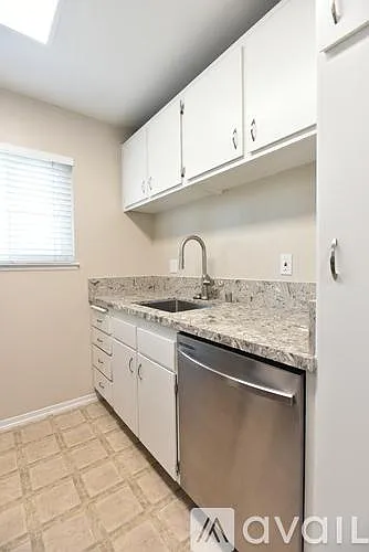 Studio, 500 sqft, $1,750 — Photo 3