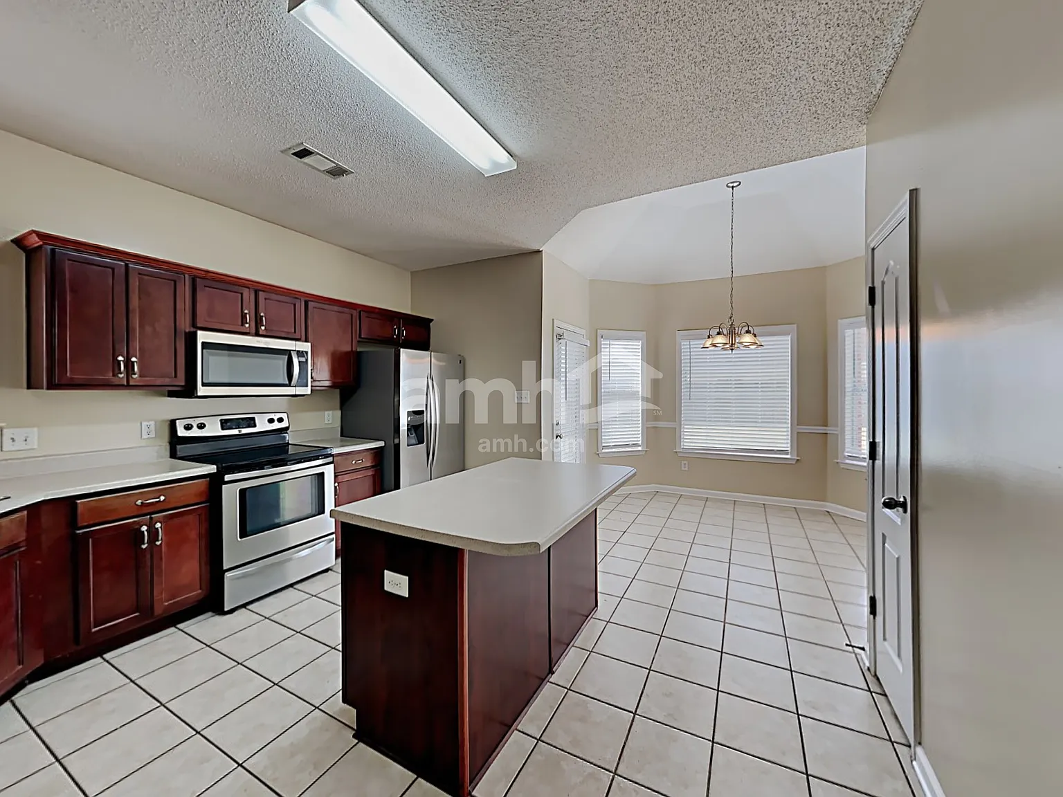 4 bed, 2.5 bath, 2331 sqft, $2,625 — Photo 3