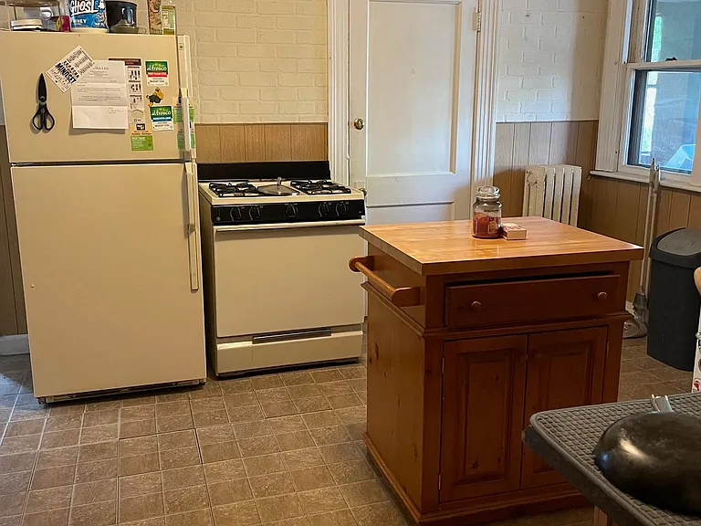 325 Faneuil St — Photo 8