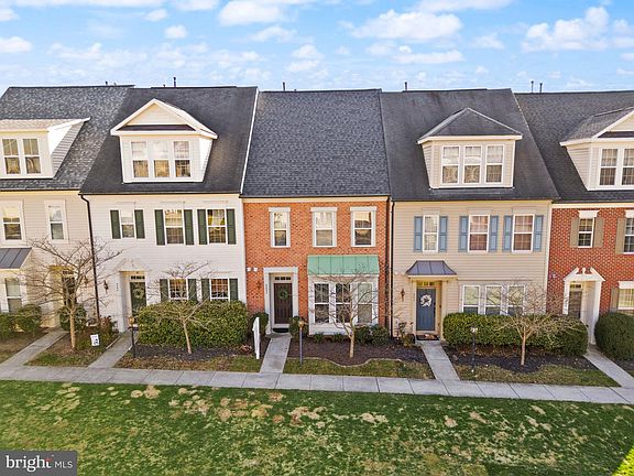 2nd image of 9092 Ribbon Falls Loop