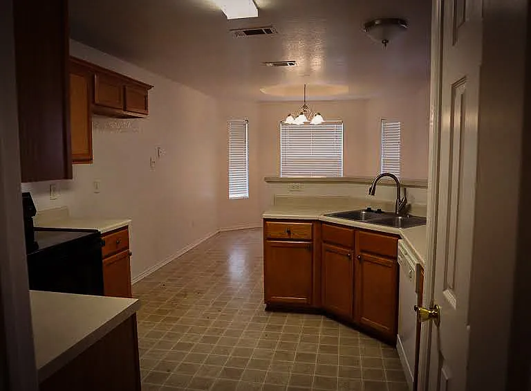 5208 Bridle Dr — Photo 2