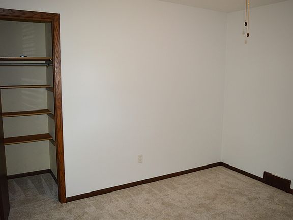 4th image of 1870 Sand Ridge Ct