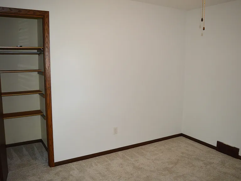1870 Sand Ridge Ct — Photo 4