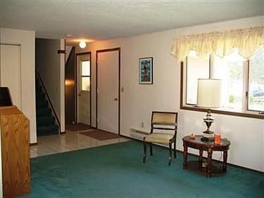 3rd image of 471 Oaknoll Dr