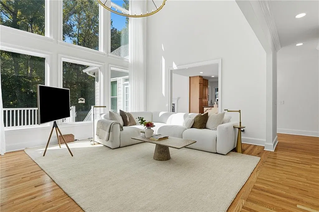 5 bed, 4.0 bath, 4149 sqft, $5,500 — Photo 3