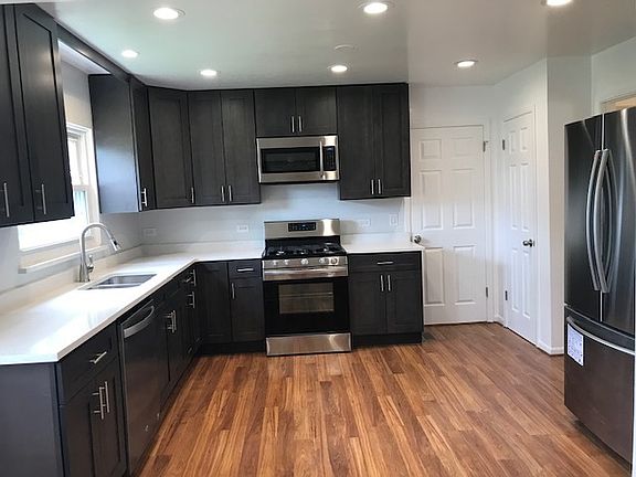 3rd image of 1331 Berkenshire Ln