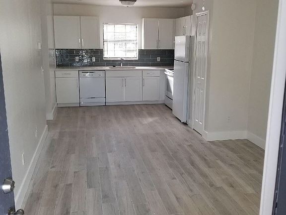 5th image of 4901 Dover Cir APT 7
