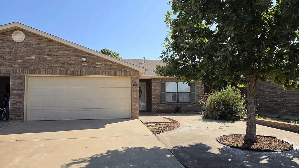 2 bed, 2.0 bath, 1420 sqft, $1,950 — Photo 2