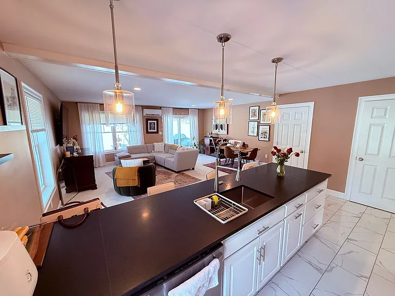 1325 Meriden Ave #A & B — Photo 8