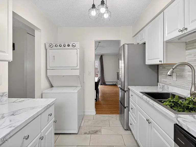 80 Crestwood Ter — Photo 18