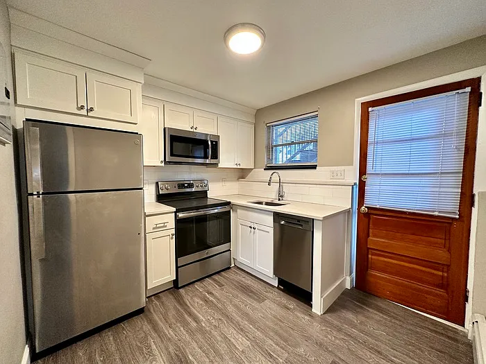 1 bed, 1.0 bath, 700 sqft, $2,200 — Photo 3