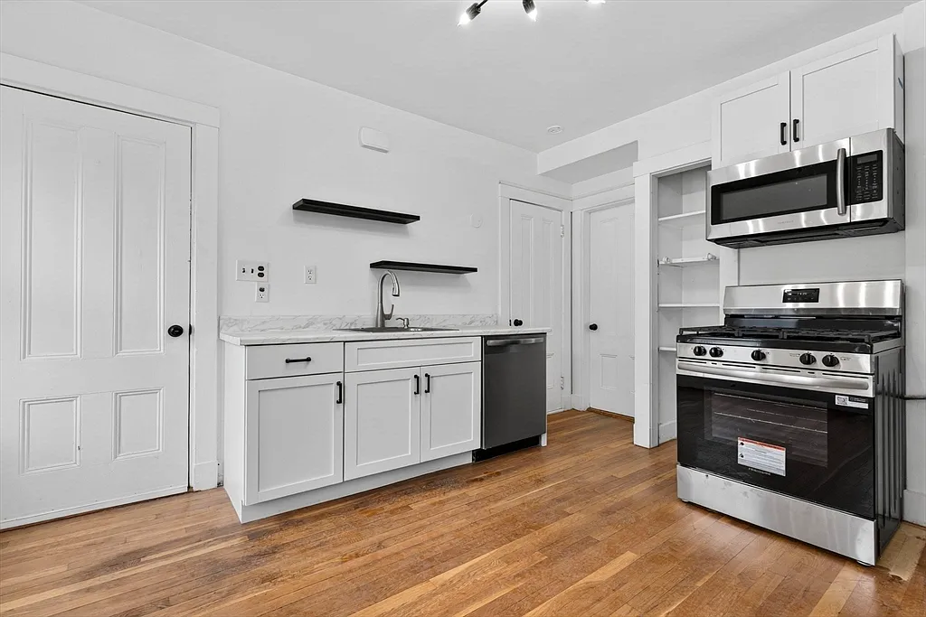 4 bed, 2.0 bath, 1617 sqft, $3,850 — Photo 1