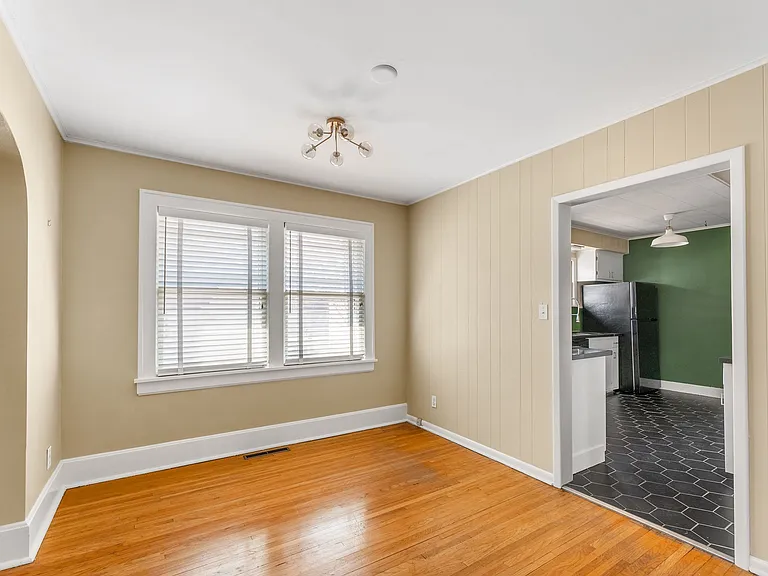 523 E Delmar St — Photo 19