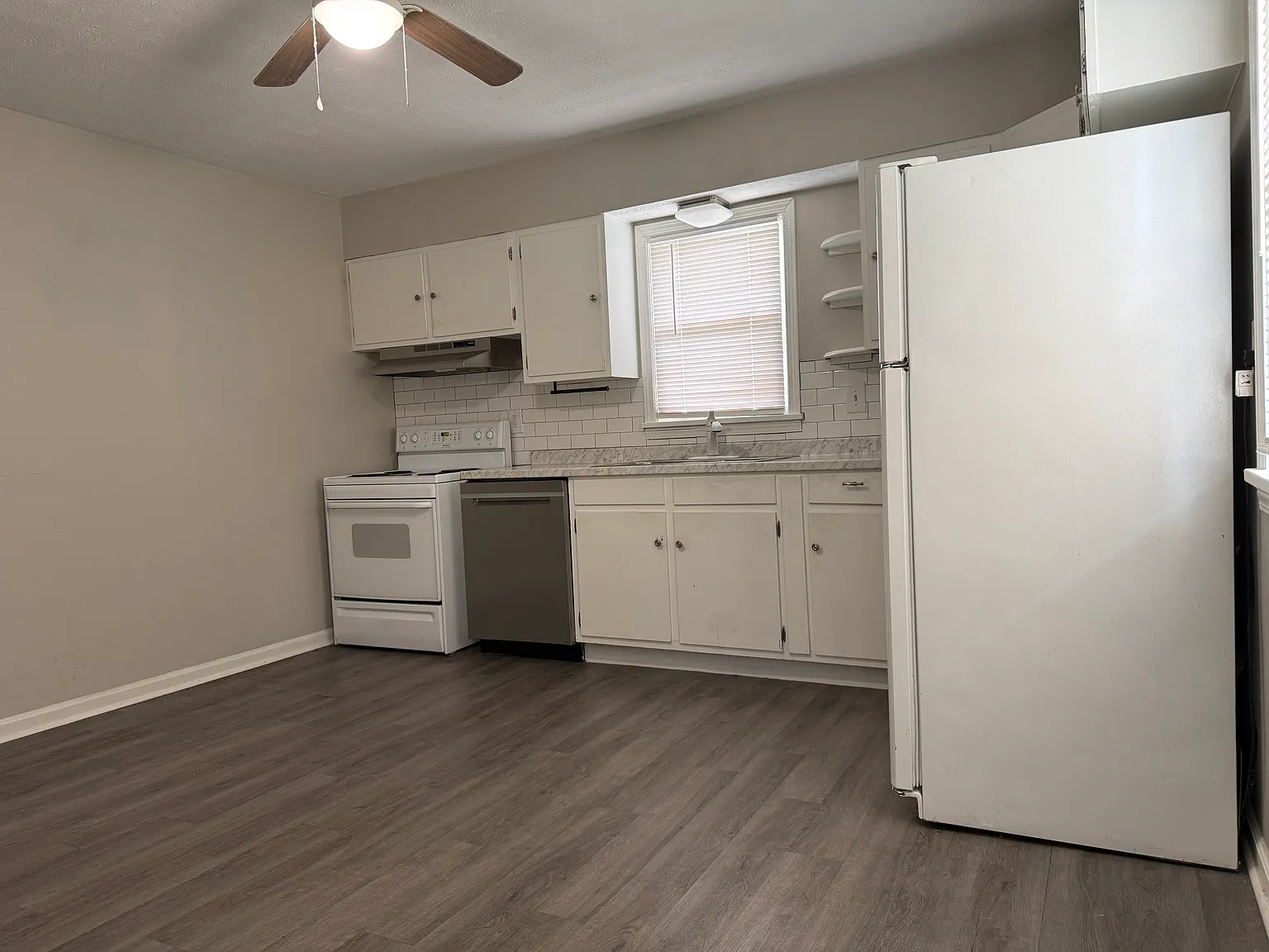 7404 Tangelo Dr — Photo 3