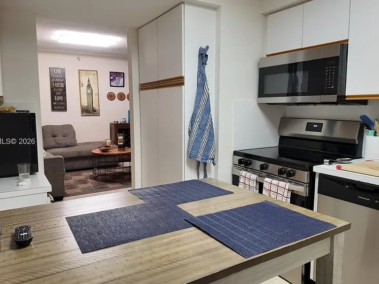3600 Mystic Pointe Dr #1111 — Photo 5