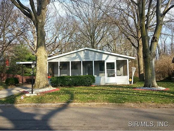 1424 Montclaire Ave photo 1