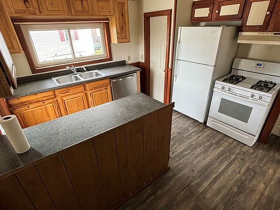 4th image of 8 Cortland St