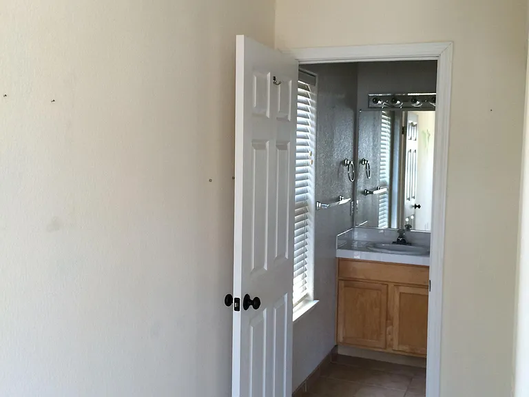 2821 Bay Village Ave — Photo 7