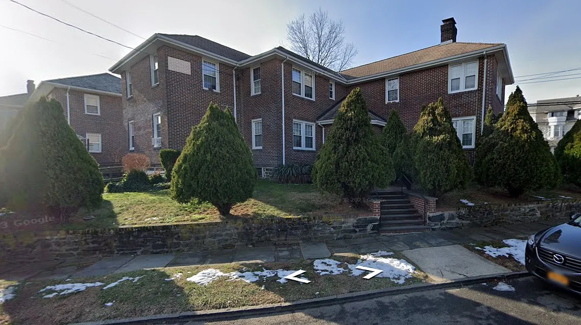 12 Vernon Ave — Photo 1